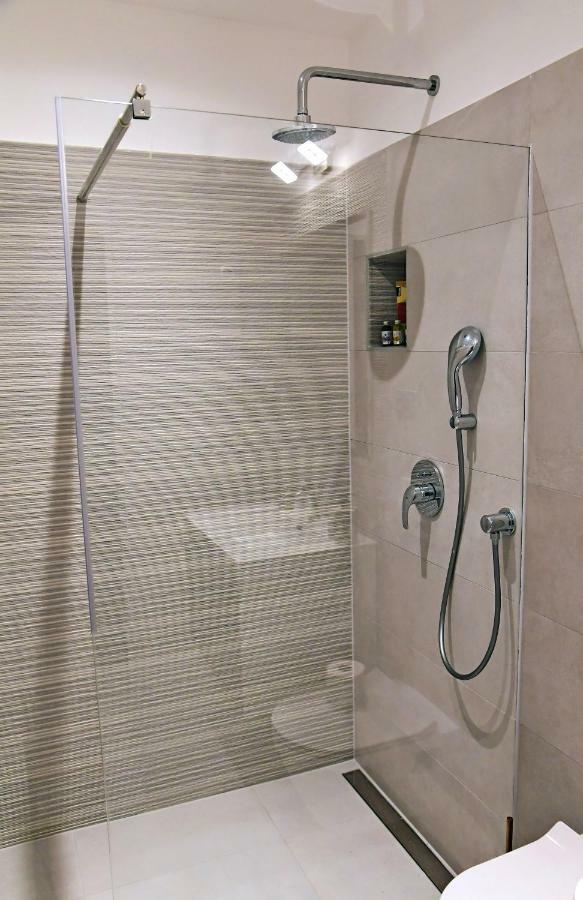 Apartment Luce Njivice Bagian luar foto