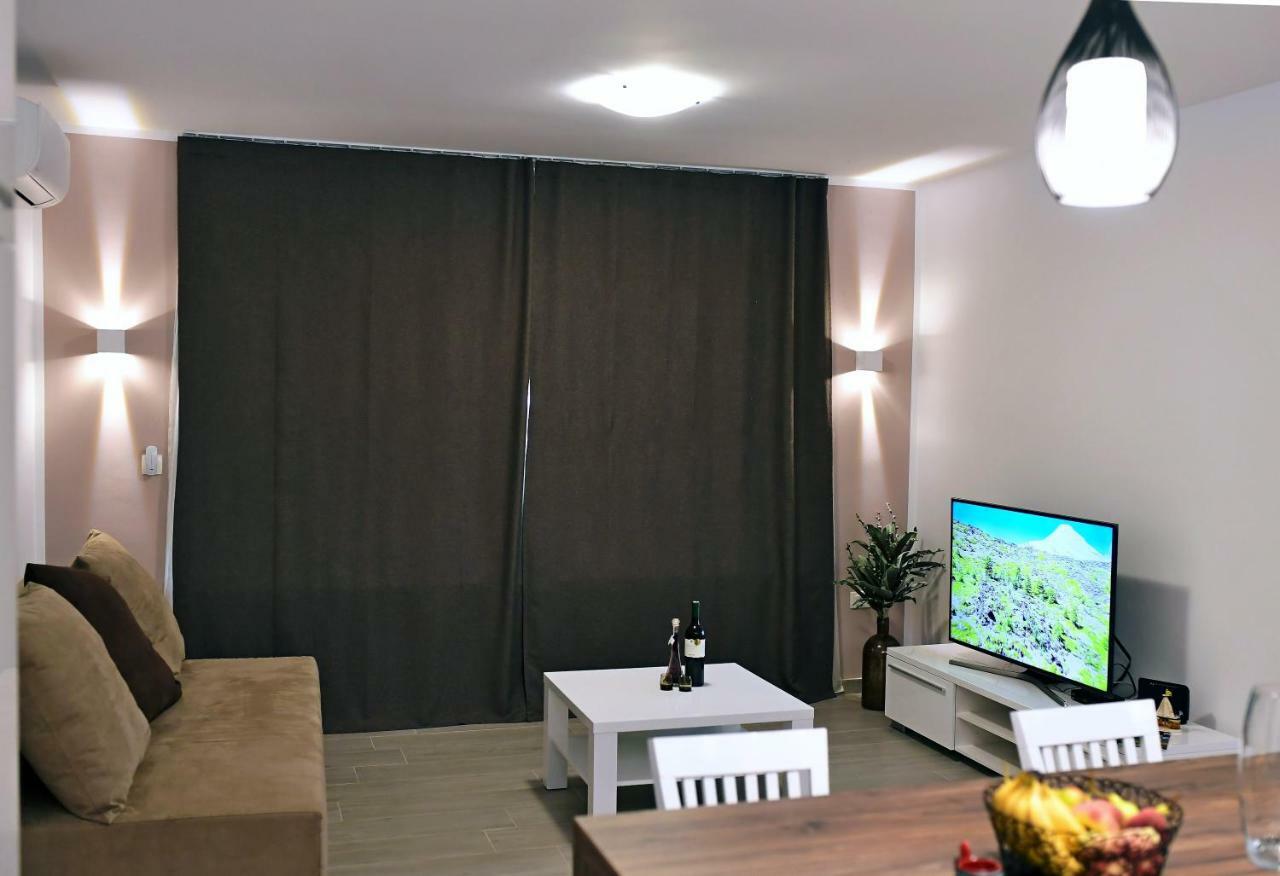 Apartment Luce Njivice Bagian luar foto
